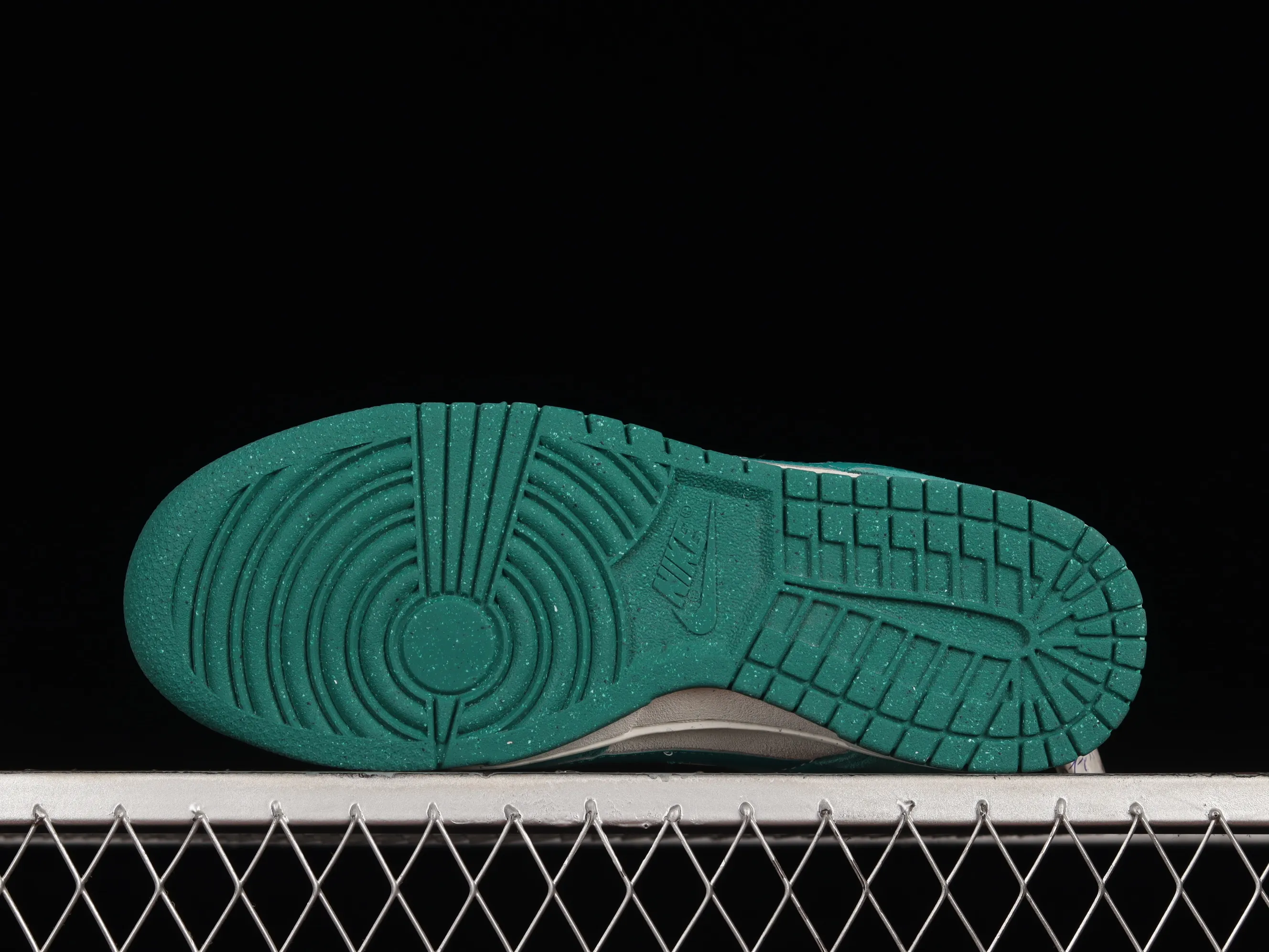 All Categories Nk SB Dunk Series Nk SB Dunk Low Low-top sneakers Foreign trade version Nk SB Dunk Low "85" Gray-green double hook SB low-top sports and leisure sneakers DO9457-101
